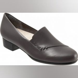 EUC Trotter Moment Gray Loafers Leather Uppers Narrow 6 1/2